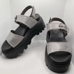 ✨美品✨byあしながおじさん✨厚底ベルトサンダル 23.5cm〜24.0シルバーのサムネイル