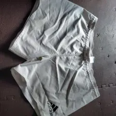 adidas ホワイト ショートパンツ
