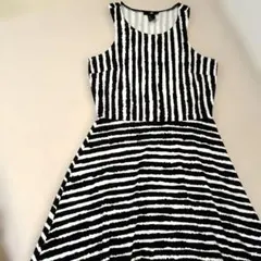 H&M ノースリーブ 膝丈ワンピース ストライプ柄 Sサイズのサムネイル