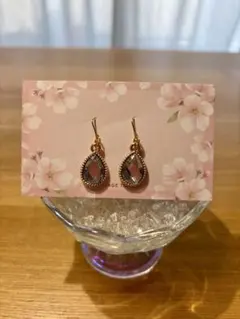 ティアドロップ型ピアス シルバー