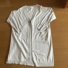 2 アイボリー Vネックカーディガン ボタン付き