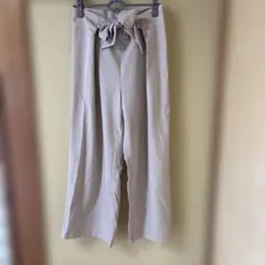 ベージュ リボン付き ワイドパンツ