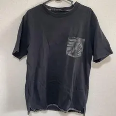 黒の葉柄ポケット付き半袖Tシャツ