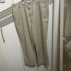 amazon essentials ベージュ チノパン