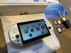 ね*ん様 【美品　動作確認済】PS Vita 本体 PCH-2000白