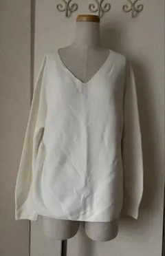 ユニクロVネック長袖ニットセーター