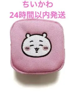 人気ちいかわカラビナつき刺繍スクエアミニポーチ　　　ちいかわ　ピンク