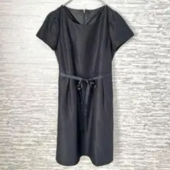 ブラック フォーマル　黒　ワンピース 11AR 光沢 上品　結婚式　お呼ばれ