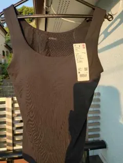 ユニクロAIRism ブラック タンクトップ M１枚1500円　２枚3000円