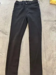 ユニクロ　ブラック スリムフィットパンツ 140サイズ