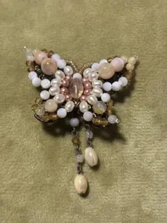 中古品　蝶型ブローチ