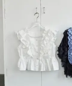 アダムエロペ　ペタルフリルブラウス
