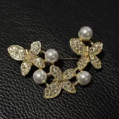 エレガントな蝶のブロー　ブローチ　入学式　入園式　卒業式　卒園式　お花のブローチ