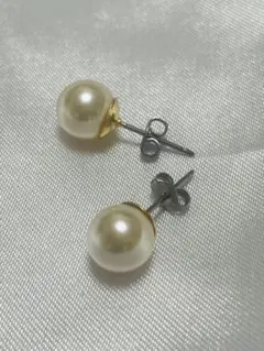 日本製高品質樹脂パールスタッドピアス少しクリーム⭐︎ポスト若干長め♪