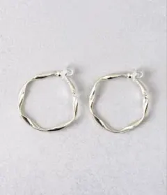 シルバー ツイストデザイン フープイヤリング