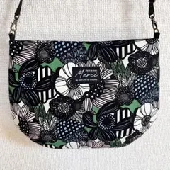 ハンドメイド ラウンドサコッシュ 北欧柄 フラワー グリーン