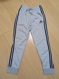 未使用！アディダス　スエットパンツ