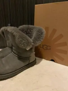 UGG ムートンブーツ　24㎝　スワロフスキー　アグ　ベイリーボタン　グレー