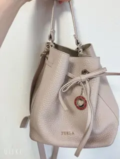 FURLA ピンクベージュ ショルダーバッグ　チャーム付き