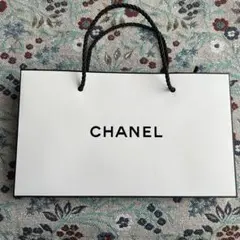 Chanelの横長サイズ紙袋