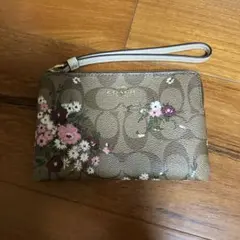 COACH 花柄ポーチ