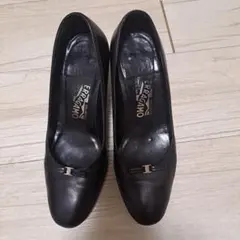Salvatore Ferragamo 黒 ハイヒール リボン付き