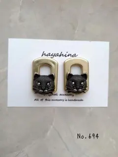 【694】ハンドメイドピアス/イヤリング　ネコピアス