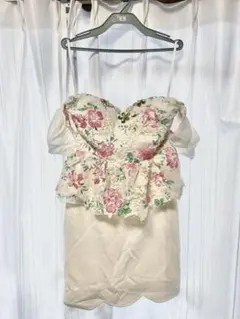 【キャバドレス】オフショル ペプラム 花柄刺繍ドレス【dazzy store】