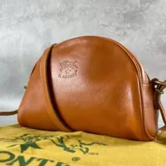 ✨美品✨イルビゾンテ　ショルダーバッグ ハーフムーン　ロゴ　レザー　キャメル