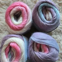 ウール100%　毛糸4玉　編み物　グラデーション