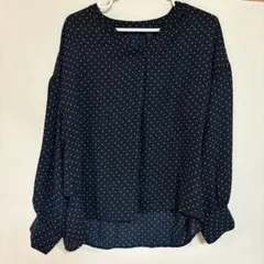 アースミュージックアンドエコロジー　ネイビー ドット柄 長袖ブラウス