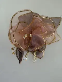 【華やか】ピンク×ゴールド ビジュー付き布花コサージュ