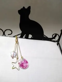 【素人ハンドメイド】レジンピンク『文字W』チャーム　２点以上でおまけ付き