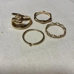 ゴールドカラー リング 4点セットのサムネイル