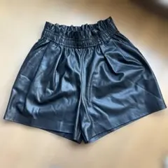 ZARA ザラ　ショートパンツ　フェイクレザー　美品