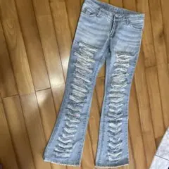 ライトブルーダメージデニムパンツ