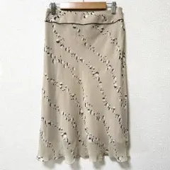 INDIVI　総柄 膝丈スカート　裾フレア　ベージュ　大人女子　きれいめ