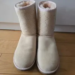 クリーム色 ストーン付きムートンブーツ