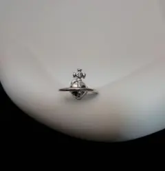 ヴィヴィアン　ミニ　オーブ　ピアス