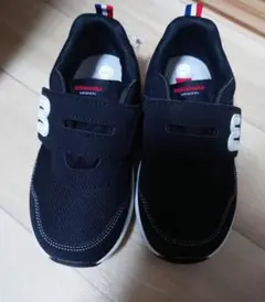 ミキハウス ブラック スニーカー　18.0cm　マジックテープ　黒　現行品