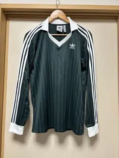 adidas ダークグリーン 長袖カットソー