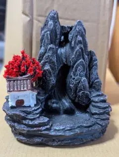 滝と赤い木の陶器製線香立て