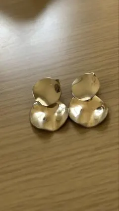 シルバー 丸型 波状 ピアス