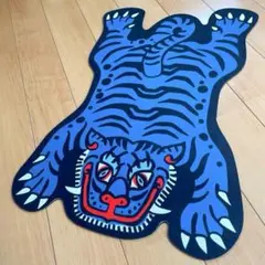 チベタンタイガー風　カーペット　ラグマット　トラ　虎 ネイビー 紺色 新品