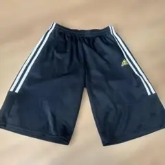 adidas 黒 ハーフパンツ 3本ライン160 キズあり