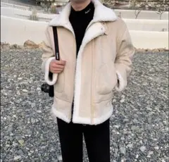 ボア襟付きクリーム色ジャケット