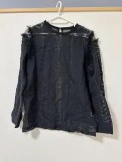 レースフリンジ付き黒長袖トップス