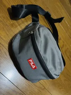 FILA ショルダーバッグ　鞄　バッグ　サコッシュ　ボディバッグ　ユニセックス