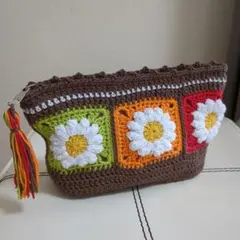 ハンドメイド　モチーフ編みポーチ　 かぎ編みポーチ　編み物　グラニースクエア
