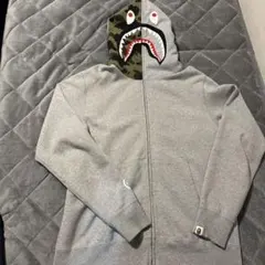 A BATHING APE シャークパーカー